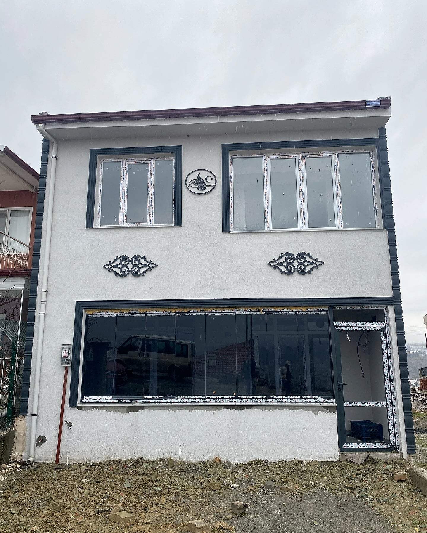 Süslemeli ön cephe