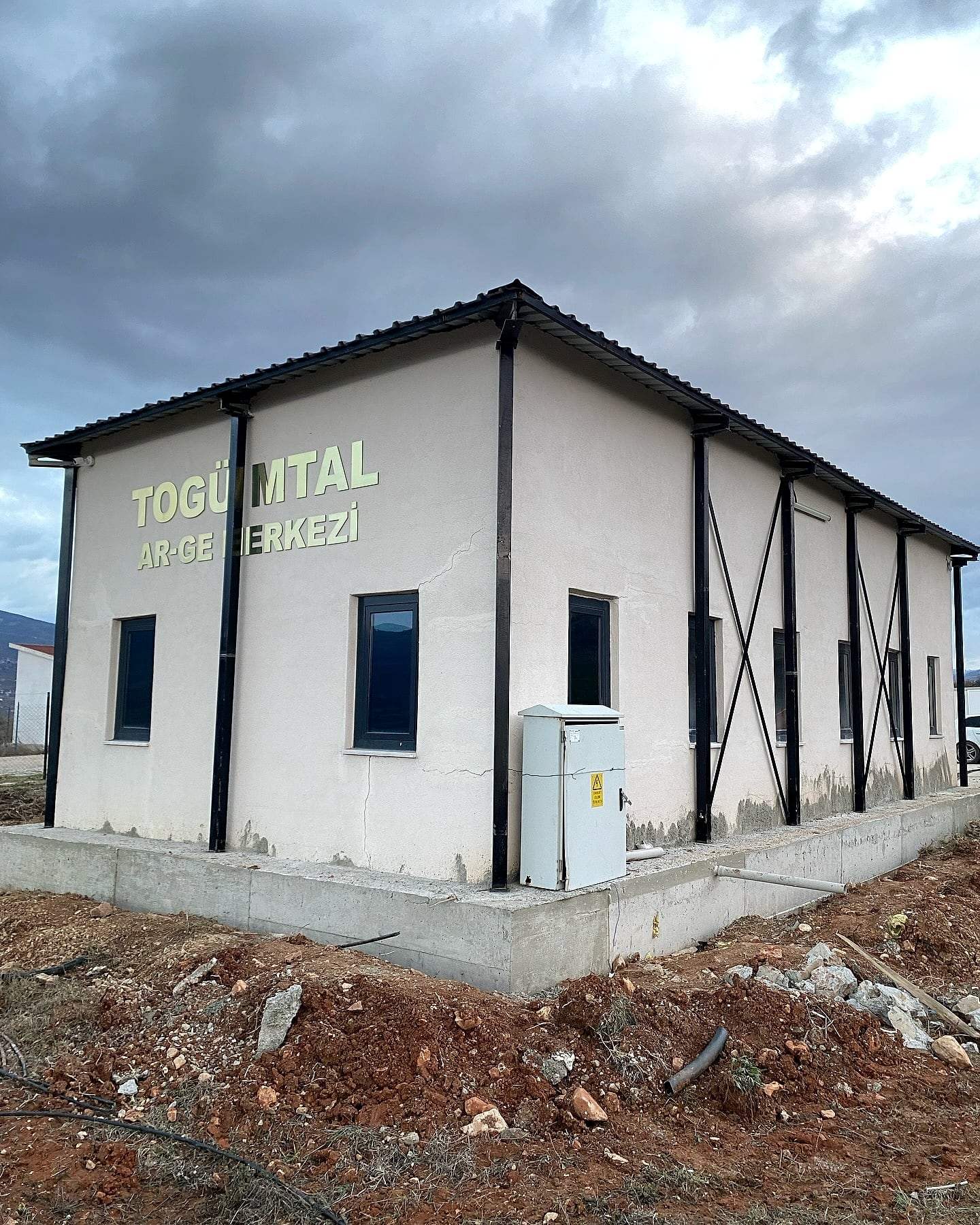 MTAL Ar-Ge Merkezi binası, köşeden
