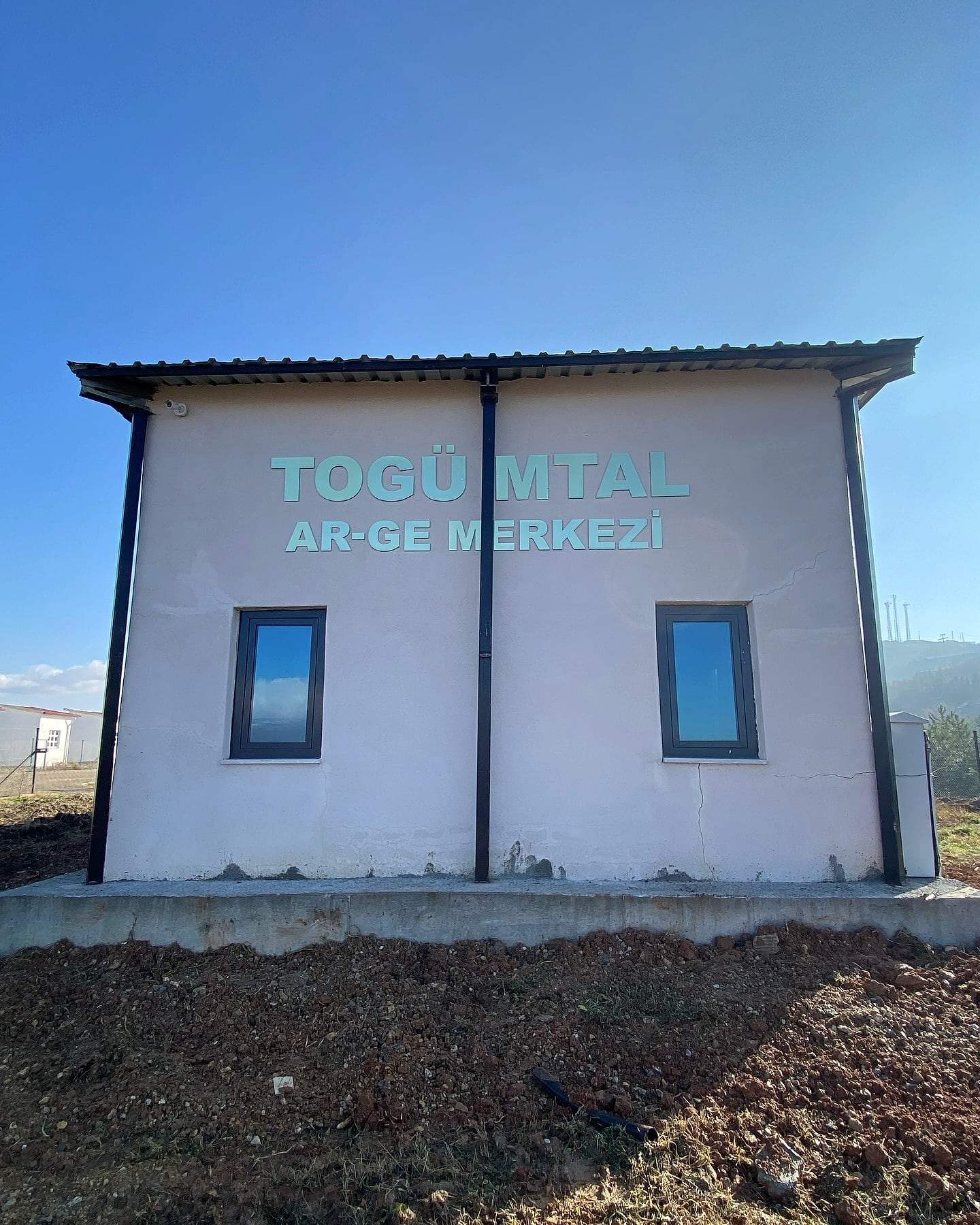 MTAL Ar-Ge Merkezi yazılı cephe